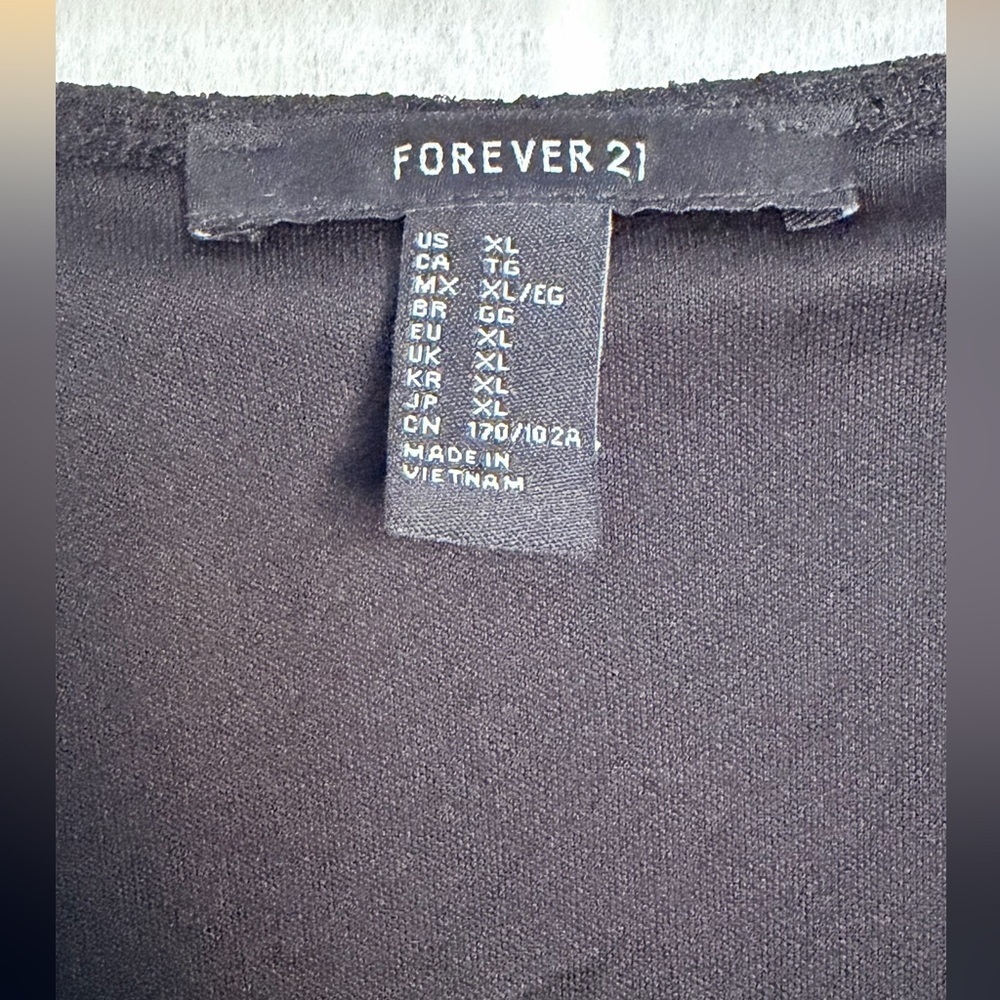 Forever 21 Classic Black Top - Picture 5 of 5